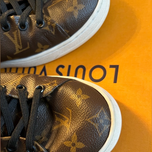Men’s Louis Vuitton sneaker - Picture 5 of 9